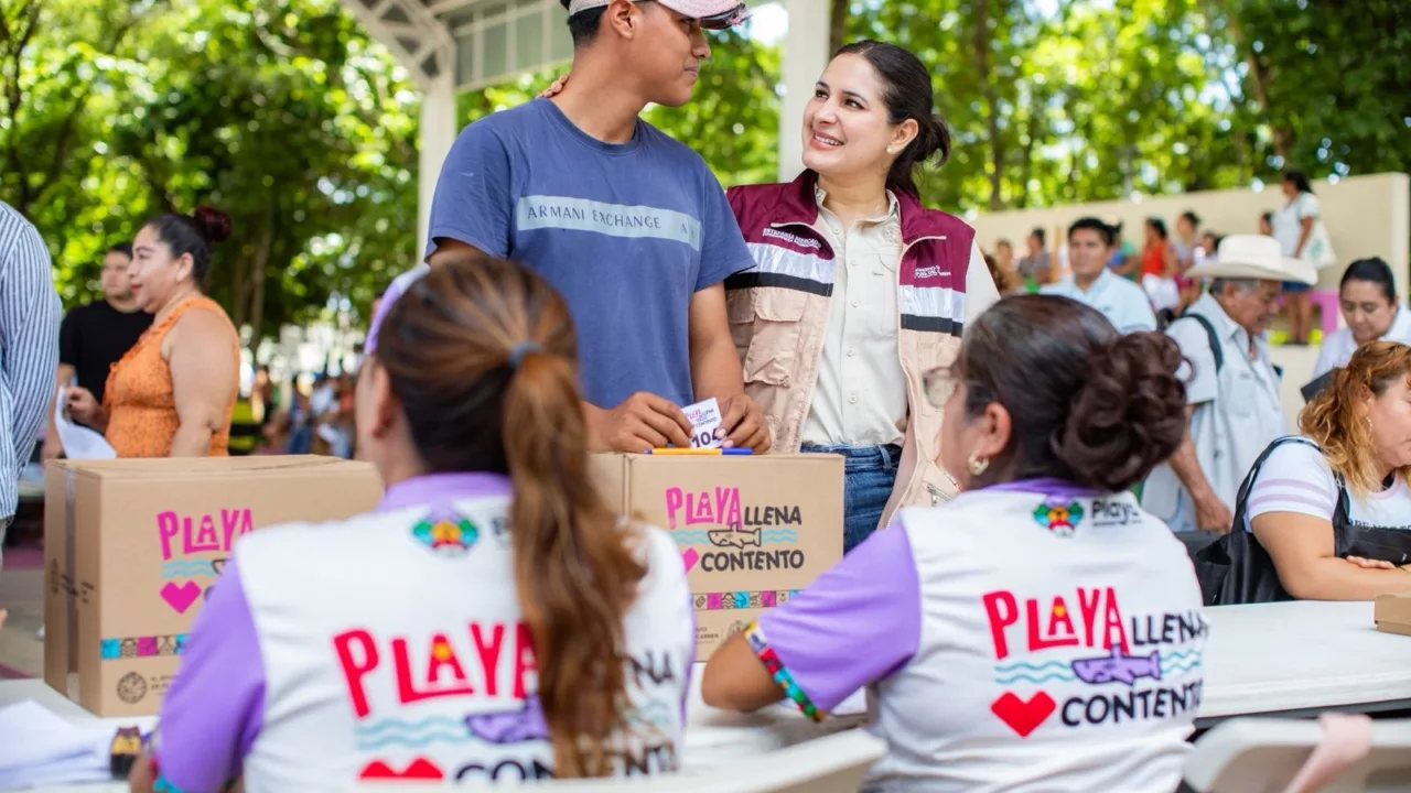 Estefanía Mercado lleva programa alimentario a 600 familias de Villas del Sol Estefanía Mercado lleva programa alimentario a 600 familias de Villas del Sol