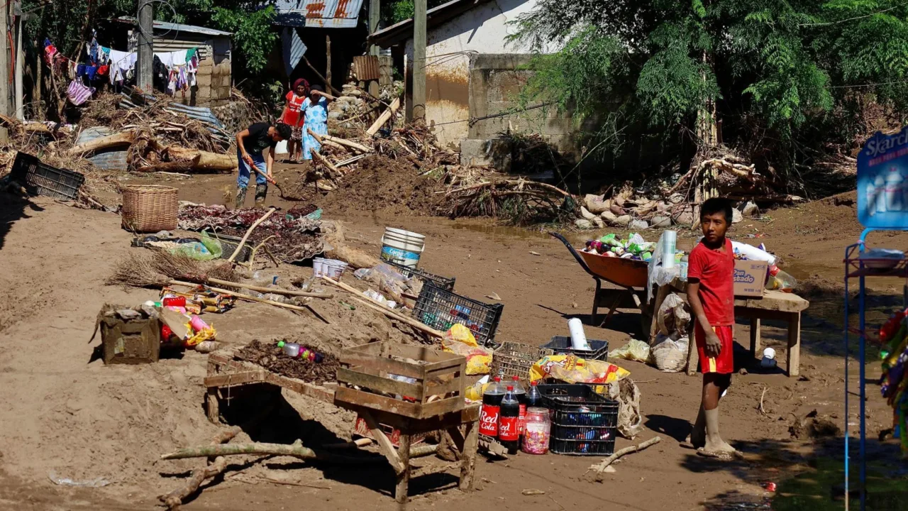 Suman 64 personas fallecidas por lluvias en cinco estados