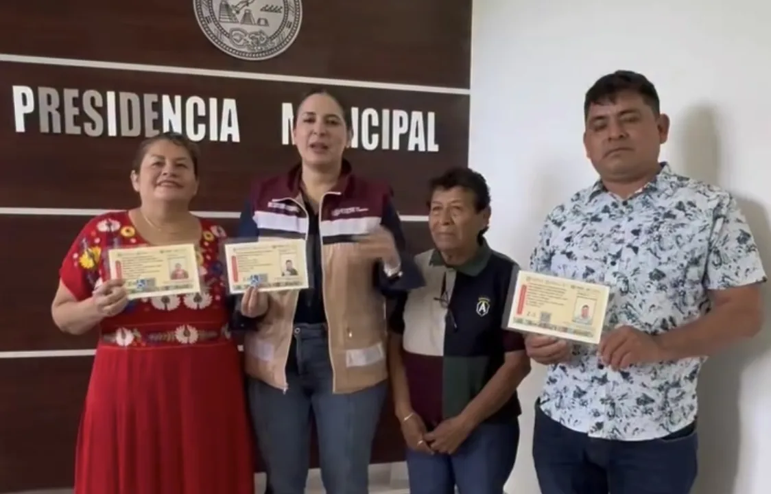 Estefanía Mercado pone orden en el comercio ambulante con nuevos tarjetones Estefanía Mercado pone orden en el comercio ambulante con nuevos tarjetones