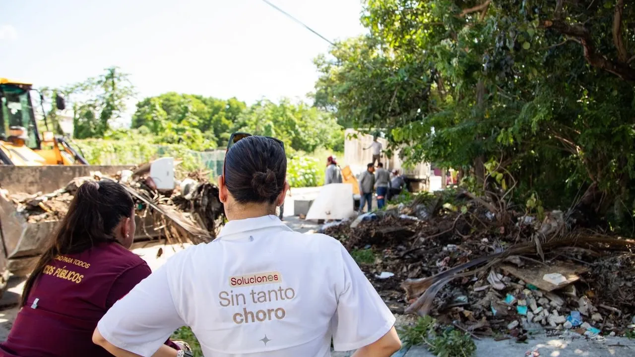 Continúa Estefanía Mercado con campaña permanente de limpieza y rescate de espacios públicos en Playa del Carmen