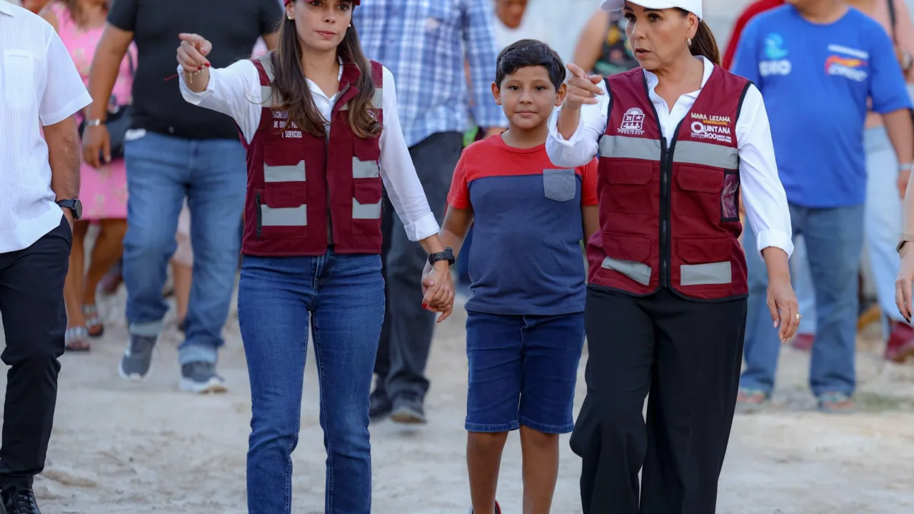Ana Paty Peralta y Mara Lezama dan inicio a obras de drenaje en la colonia Los Pinos