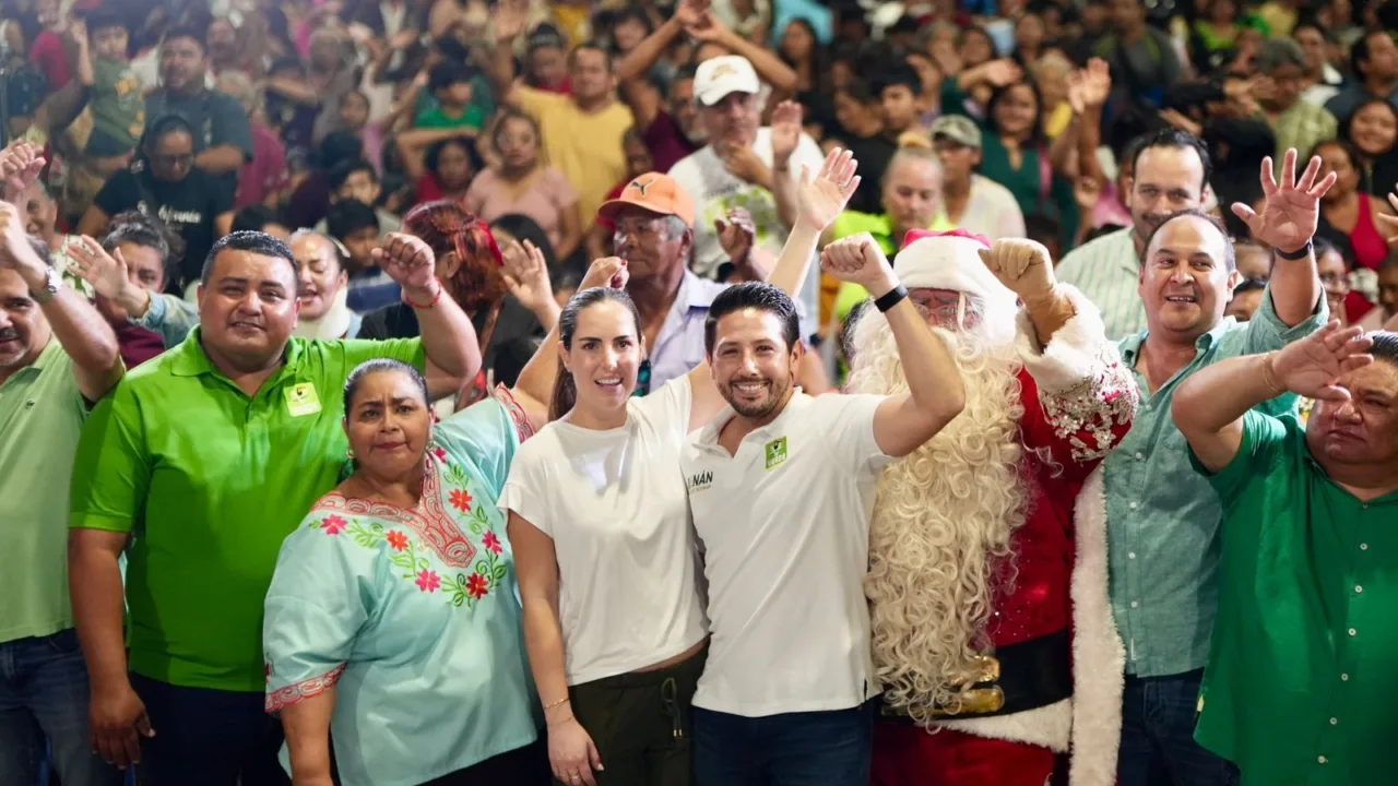 Renán Sánchez Tajonar celebra con familias cozumeleñas