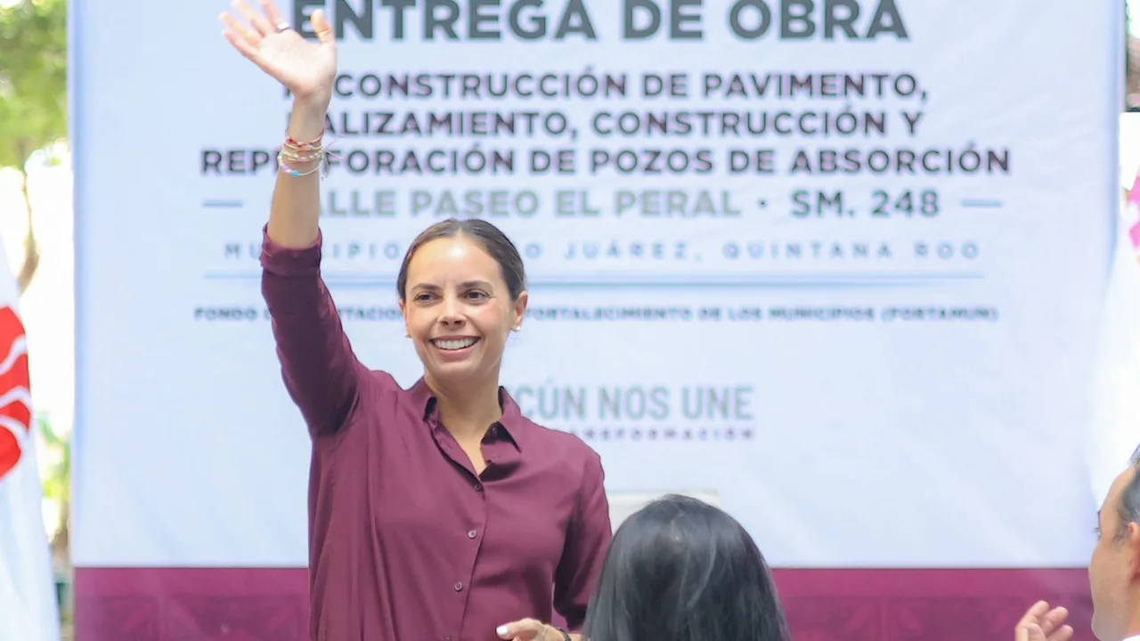 Entrega Ana Paty Peralta obra de reconstrucción como parte del presupuesto participativo