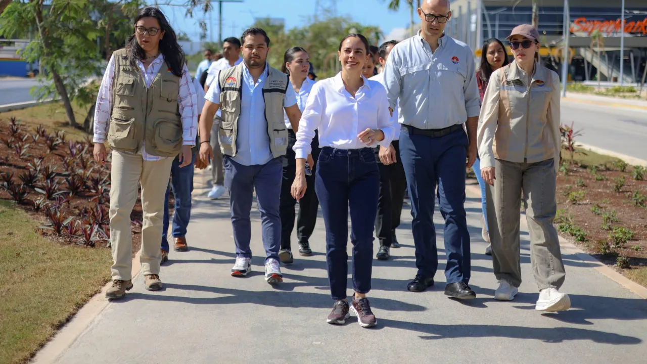 Supervisa Ana Paty Peralta obras viales en distintos puntos de Cancún