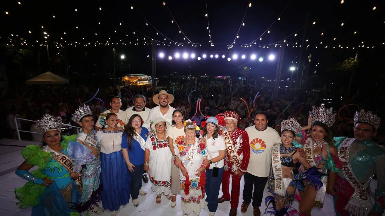 Desfile Cancunense reunió a más de 7 mil personas