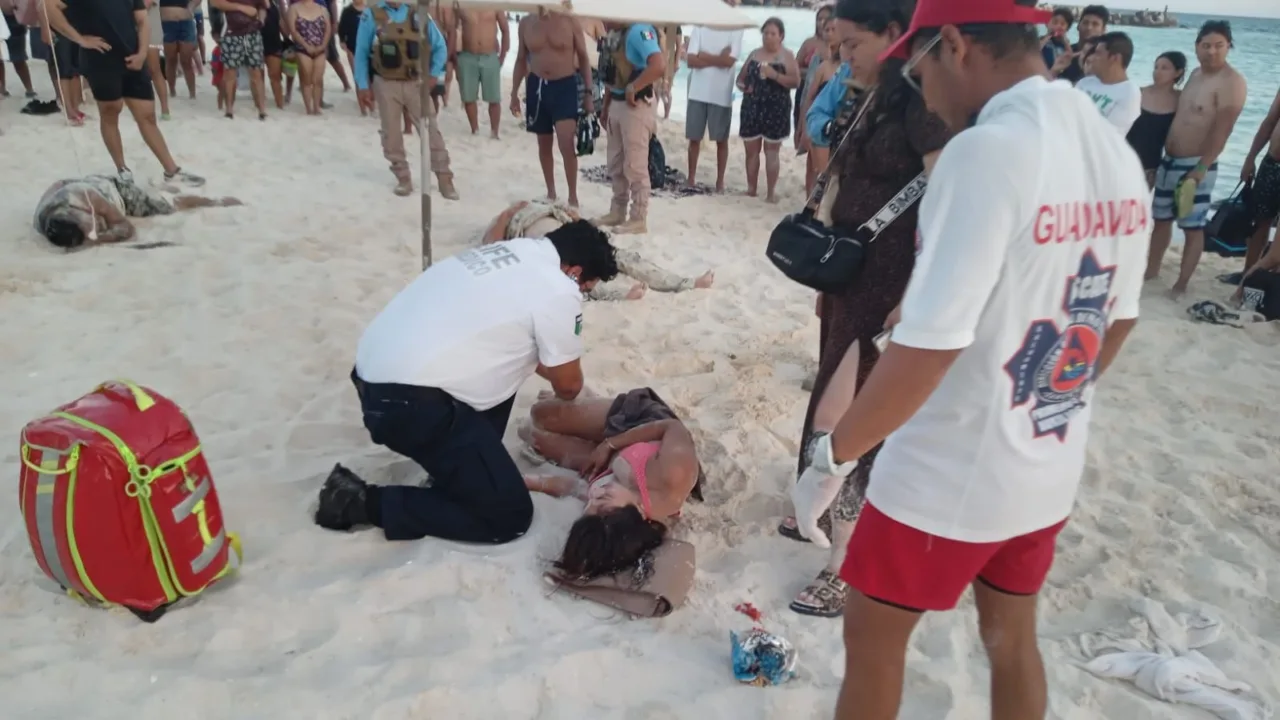 Moto acuática irrumpe en área de playa y deja lesionados