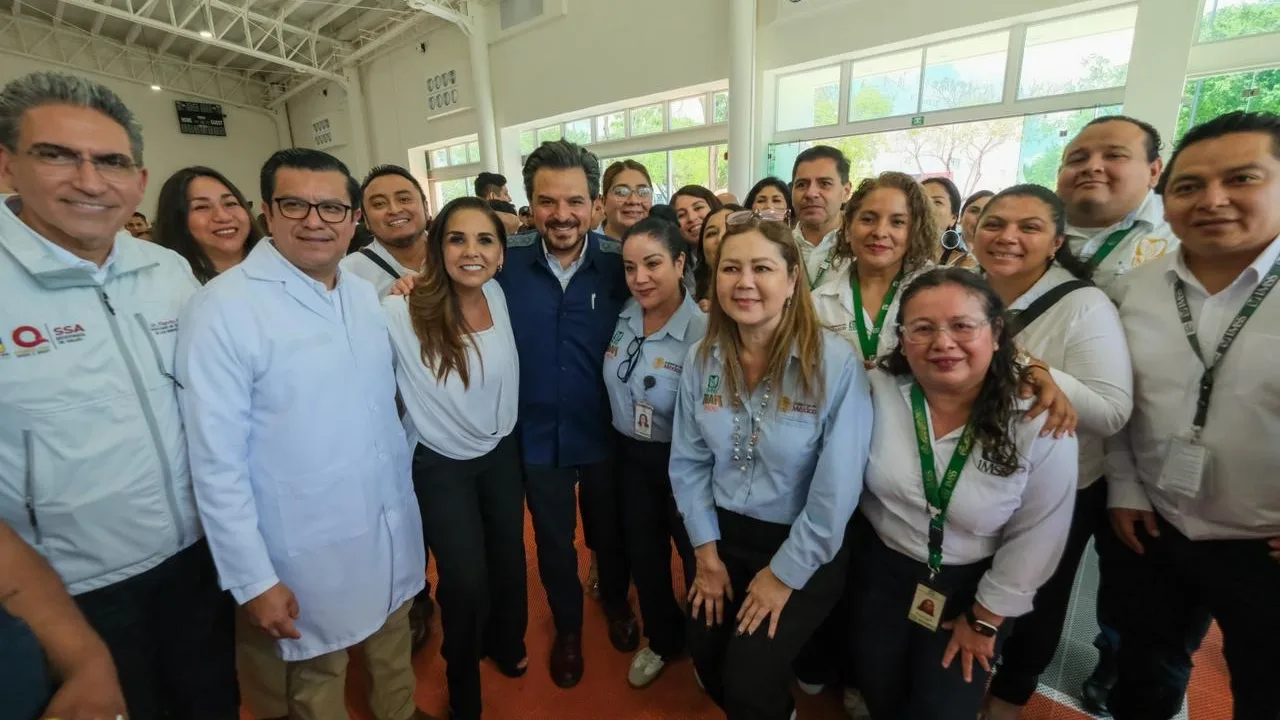 Mara Lezama y Zoé Robledo reciben a 123 especialistas al IMSS para fortalecer la atención médica en Quintana Roo