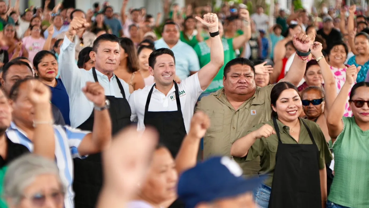 Renán Sánchez y “Chepe” Contreras reúnen a cientos de familias en Cozumel