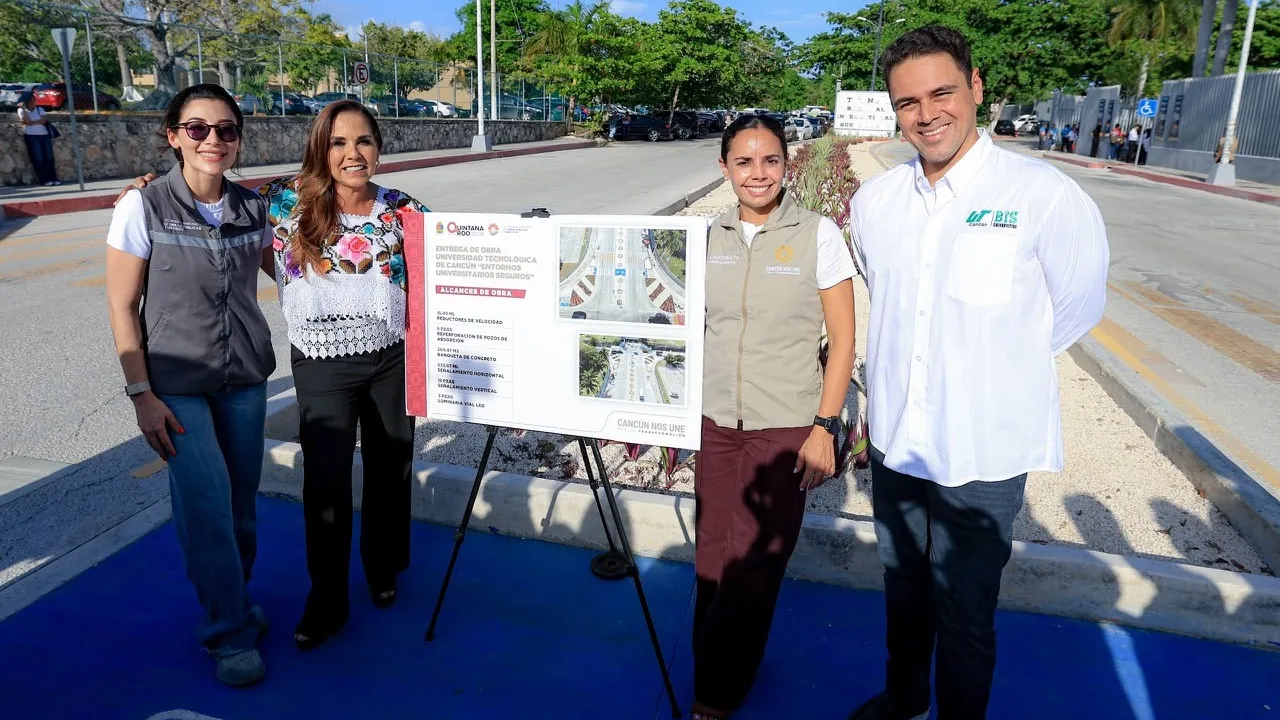 Ana Paty Peralta y Mara Lezama entregan obra en la Universidad Tecnológica de Cancún
