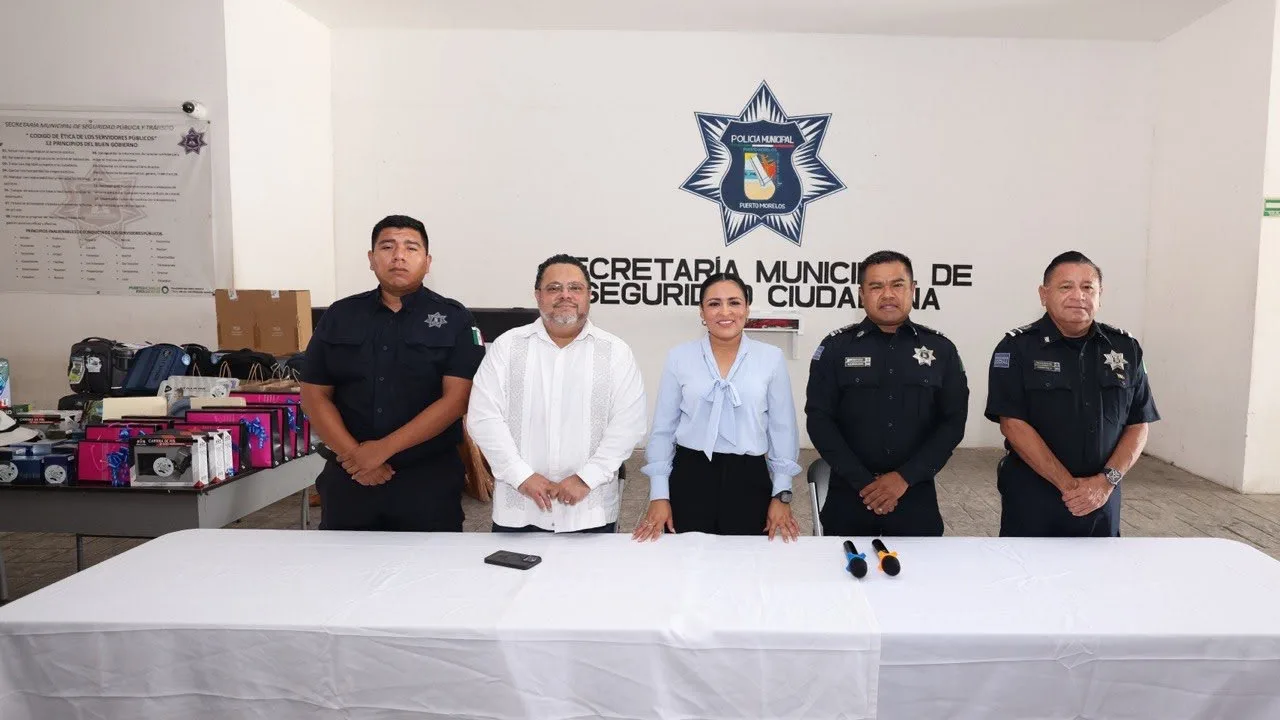 Blanca Merari reconoce a policías padres de familia