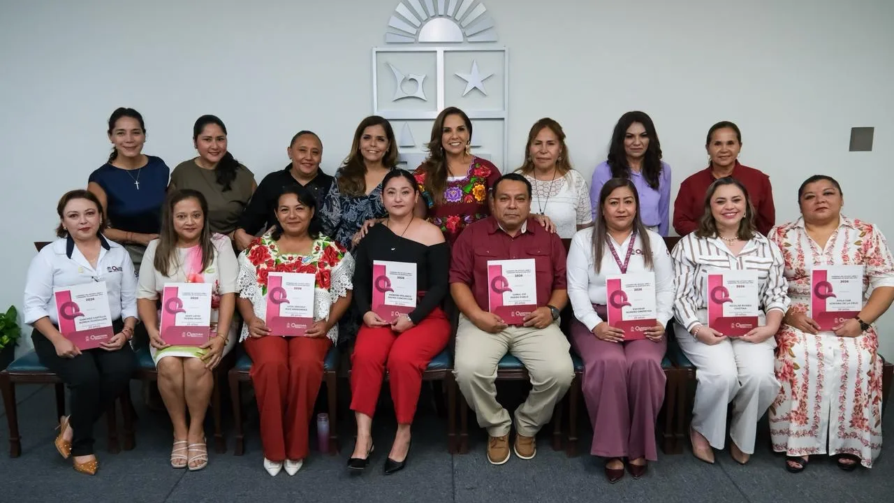 Reconoce Mara Lezama vocación y trayectoria de más de 400 servidores públicos en Q. Roo