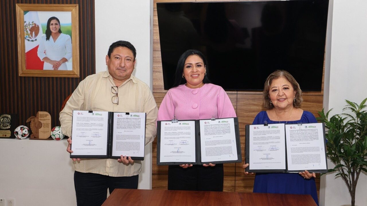 Firma Blanca Merari convenio para fortalecer la transparencia y acceso a la información en Puerto Morelos