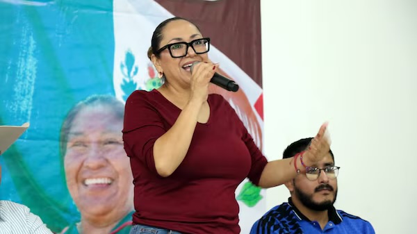 Si no eres feliz te puedes retirar del país, dice líder de Morena en Colima
