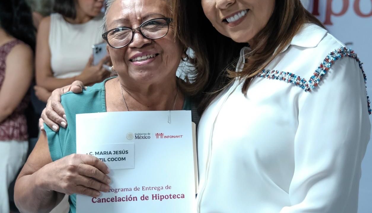 Encabeza Mara Lezama entrega de cancelación de hipotecas del INFONAVIT a 100 familias de Quintana Roo