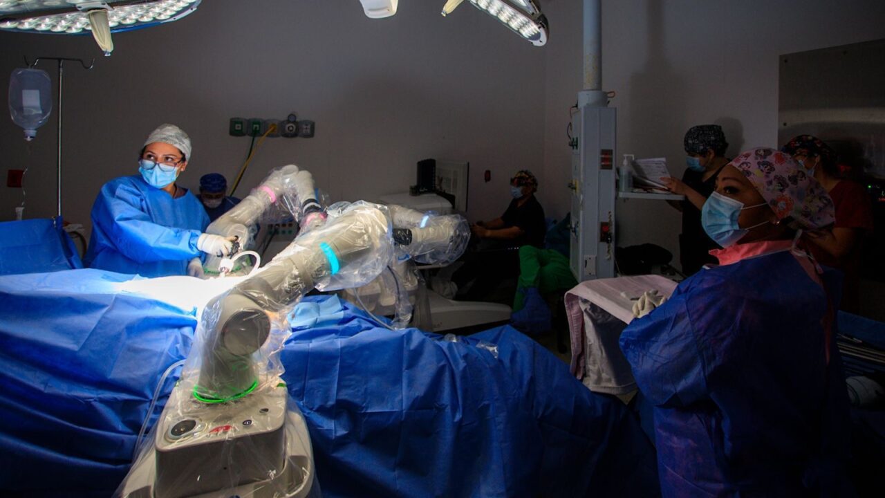 Hace historia Quintana Roo con primera cirugía robótica en hospital público