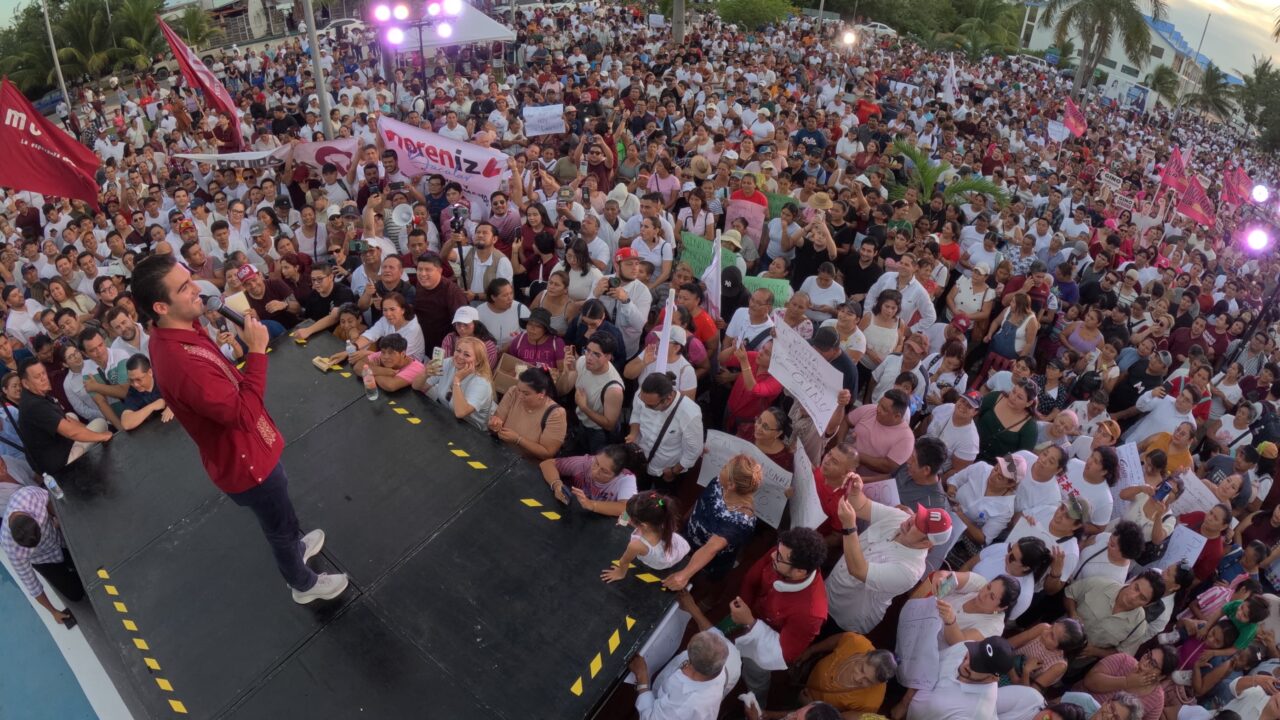 Gino Segura encabeza la “Marcha de la Unidad” en Chetumal