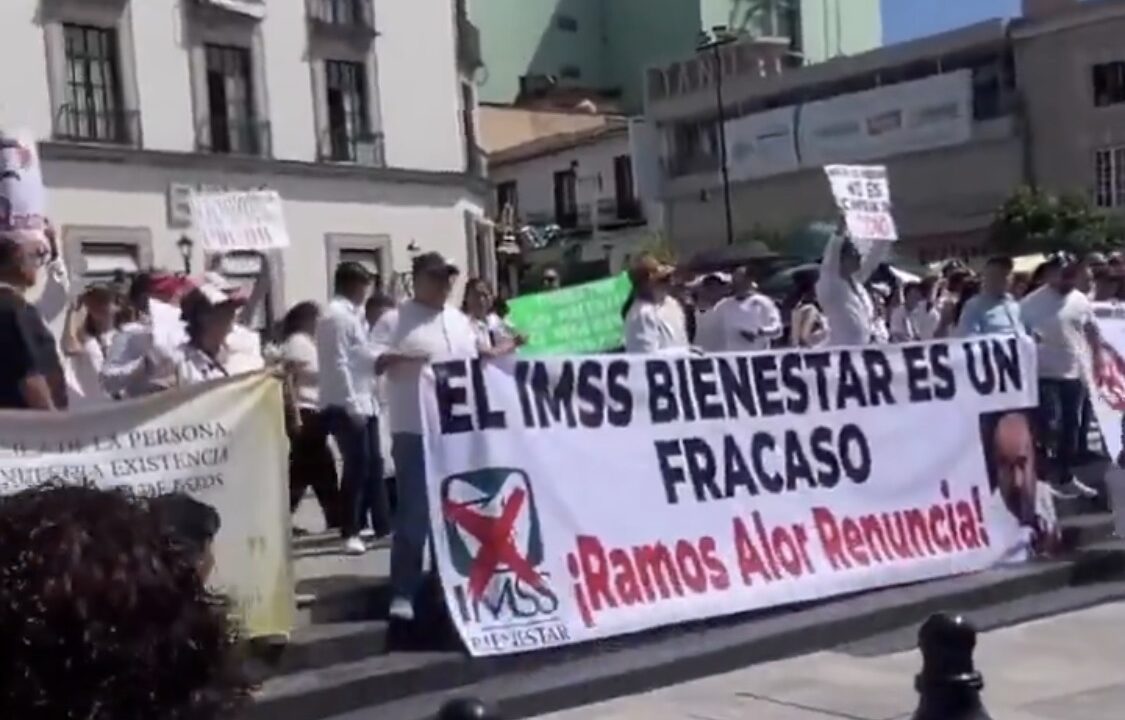 “No hay nada para trabajar”, médicos en Veracruz salen a las calles ante desabasto de insumos