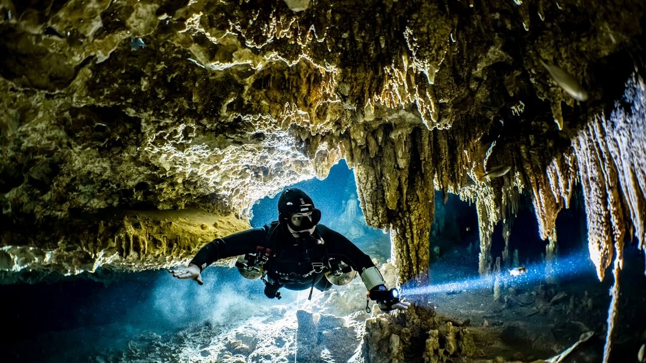 Presenta SEDETUR la Segunda Guía de Buceo del Caribe Mexicano, Cuevas y Cavernas