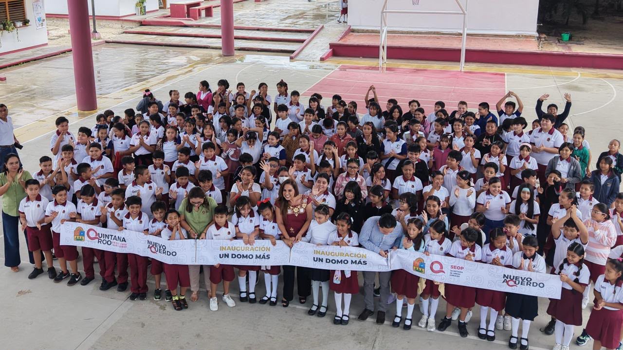 Más de mil estudiantes de secundaria en Cancún se benefician con nuevo domo para actividades deportivas y escolares